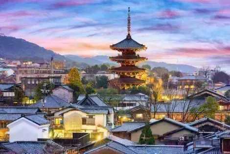 Yasaka Pagoda at night, in Gion, Kyoto old town