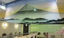 Little known and frequented by tourists, the onsen Jakotsu-Yu is nevertheless popular with the regulars come to relax after a long day of work.