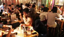 In Sakura Tei&#39;s, Harajuku, it is the clients themselves who make up the okonomiyaki,