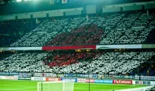 Le football suscite beaucoup de ferveur au Japon. Ici, un tifo aux couleurs du drapeau japonais, au stade Nissan de Yokohama