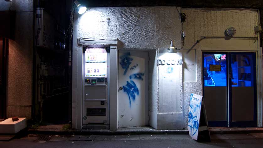 Golden Gai bar, Shinjuku, Tokyo, Japan.