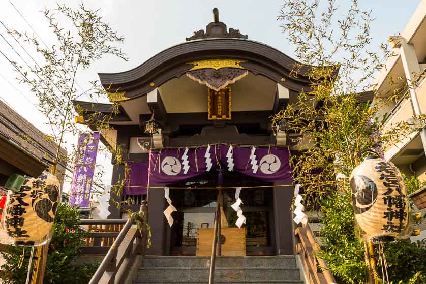 Wakamiya Hachimangu Shrine, Kagurazaka, Tokyo.