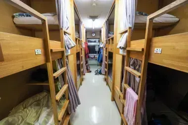 Dortoir d'un hostel japonais à Hokkaido
