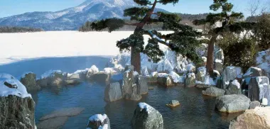 Le Akanko Onsen en hivers sur les bords du lac Akan 