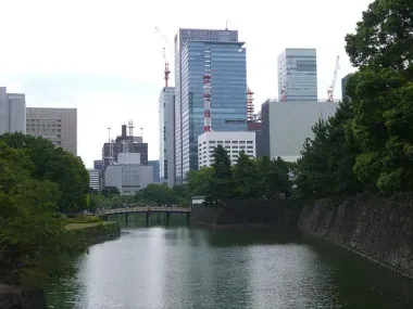 Le Palais Impérial de Tokyo est un havre de verdure au milieu des buildings.