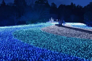 Les illuminations du "Corridor du bonheur" à Nara