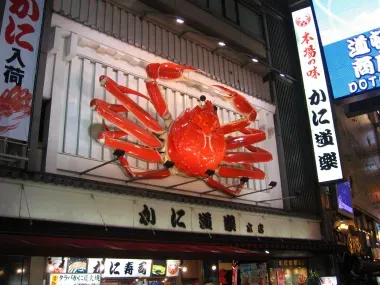 Le populaire restaurant Kani Doraku à Osaka