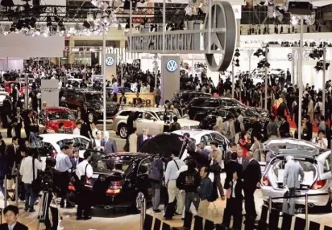 Ogni due anni, passi carrai e visitatori del Motor Show di Tokyo invadono il Big Sight Exhibition Center di Ariake.