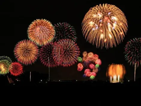 Ogni anno, l&#39;ultimo fine settimana di luglio, si erge il gigantesco fuochi d&#39;artificio celebrazione Sumida.