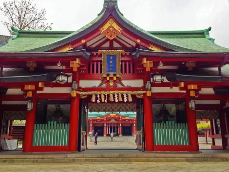 El santuario Hie-Jinja está dedicado a Oyamakui-no-kami, el guardián de la montaña y protector de la ciudad de Tokio.