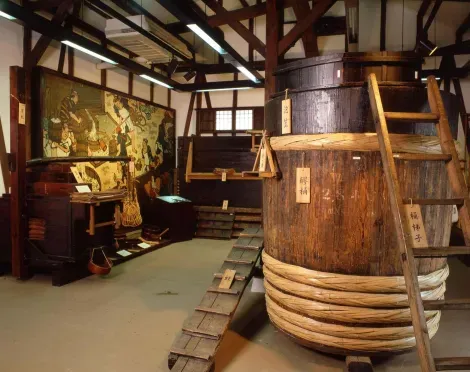 Cava de la fábrica de sake Gekkeikan.