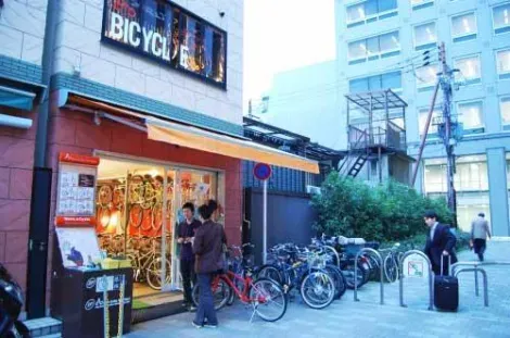 Le vélo est certainement le moyen le plus efficace pour se déplacer d’un temple à un autre dans les rues de Kyoto.