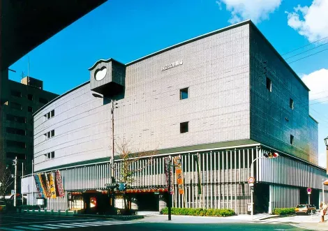Das Nationale Bunraku-Theater in Osaka
