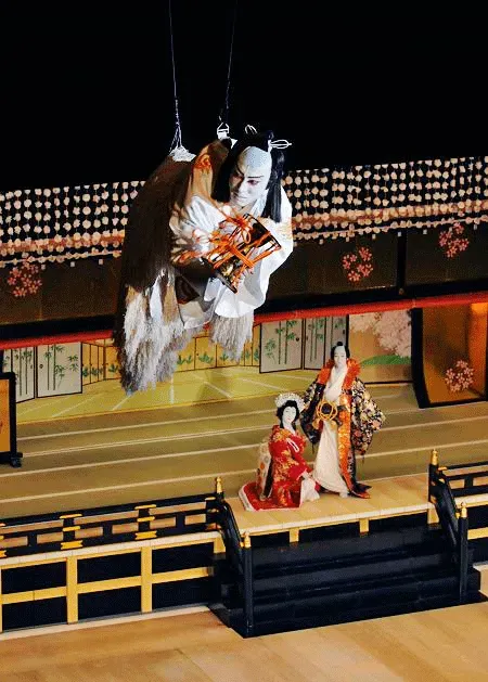 Zum Kabuki gehört eine spezielle Bühne