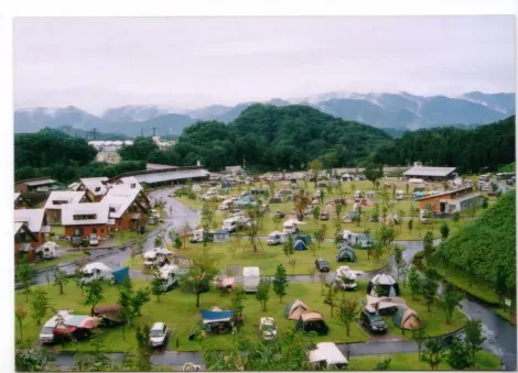 Vue d'un camping au Japon.