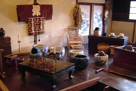 Pots, table,Mimatsu et l'art Mingei ne sont qu'à 45 minutes de Sinkansen de Tokyo. 