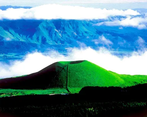 Le volcan Aso sur l'île de Kyushu