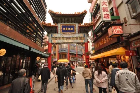 Giapponese Chinatown sono in piena effervescenza: Yokohama a Nagasaki, tutti attivamente preparando il nuovo anno