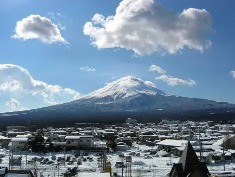 Le mont Fuji sous la neige. 