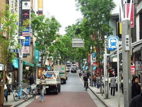 La rue Kagurazaka, quartier français de Tokyo.
