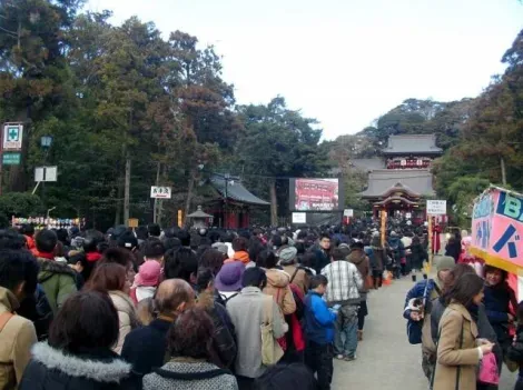 Primera visita del año al santuario Hachiman-gu en Kamakura.
