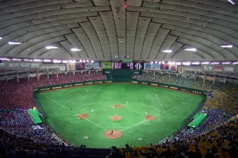 Baseball en el Tokyo Dome Stadium.