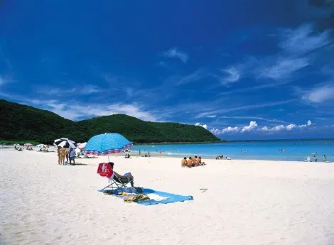 A pesar de más de 33.000 km de costa, no hay muchas playas en Japón. Pero sí puedes conseguir algunas paradisíacas. 