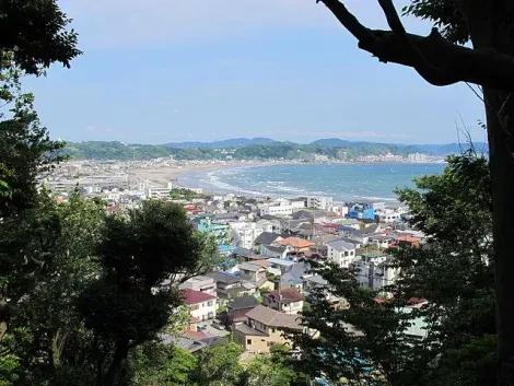 Vue sur la baie de Kamakura depuis le temple Hase-dera
