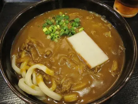 Menos conocidos, pero igualmente deliciosos son los udon al curry.