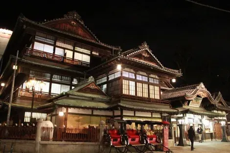 Le Dogo Onsen de nuit