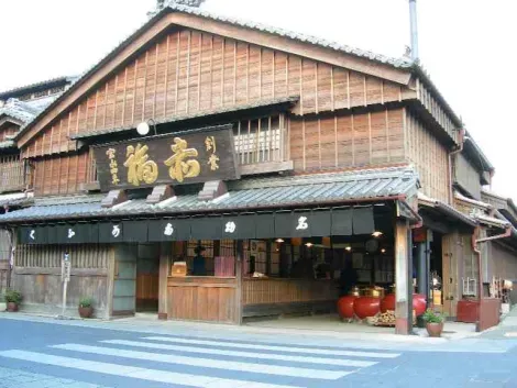La façade d'Akafuku, célèbre pâtisserie située à côté du sanctuaire d'Ise.