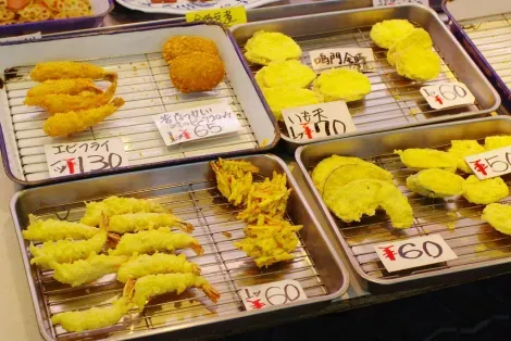 Un trouve aussi de délicieuses tempura peu chères au supermarché