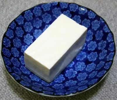 Bloque de tofu japonés.