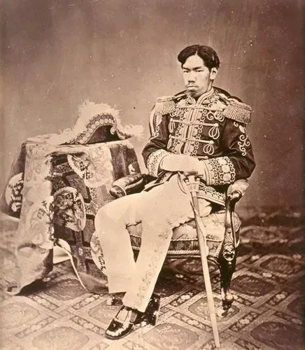 Mutsuhito el emperador Meiji trajo la apertura y la modernización al país.