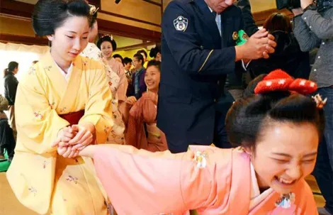 Des geishas formées à la self defense.