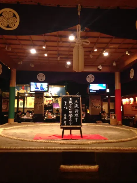 Es restaurante de sumo Hananomai en Ryogoku.
