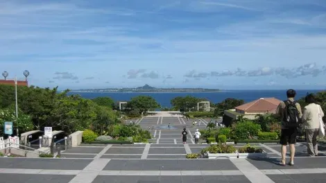 Vue sur Ie-jima depuis Okinawa