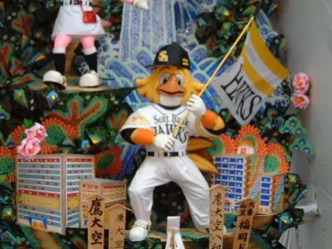 La mascota de los Hawks de Fukuoka