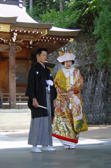El kimono de bodas puede ser muy colorido, así este sea tradicionalmente blanco.