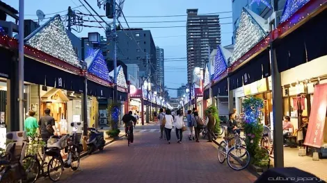 Una calle de monjayaki de Tsukishima, Tokyo.
