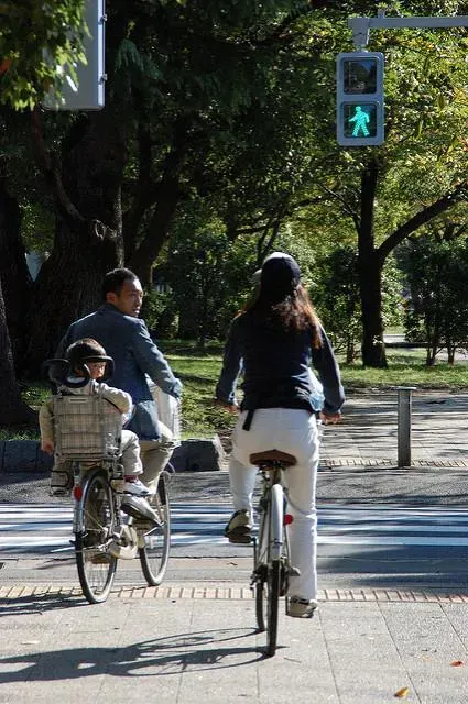 En Japón es aceptable montar bicicleta por la acera.