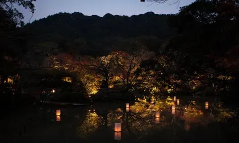 Les éclairages du Mifuneyama à l'heure de l'automne.