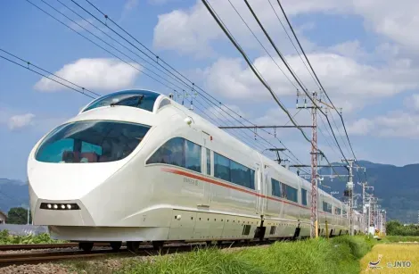 Traversez le pays à bord du Shinkansen, l'équivalent du TGV au Japon