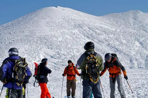 Skieurs sur le Mont Hakkôda