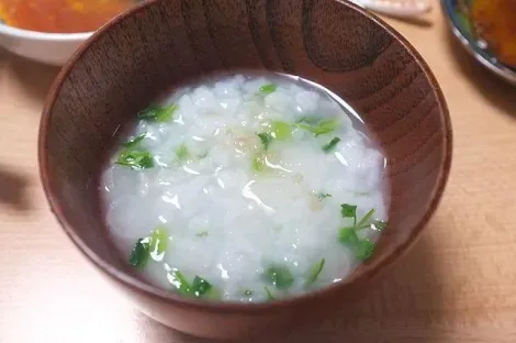 El Nanakusa kayu, las siete hierbas en una especie de sopa de arroz.