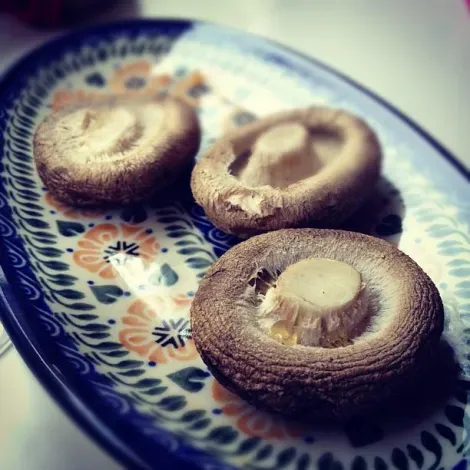 Des champignons shiitake, entrant dans la composition de certaines soupes miso