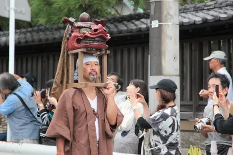La procession masquée Menkake gyôretsu à Kamakura