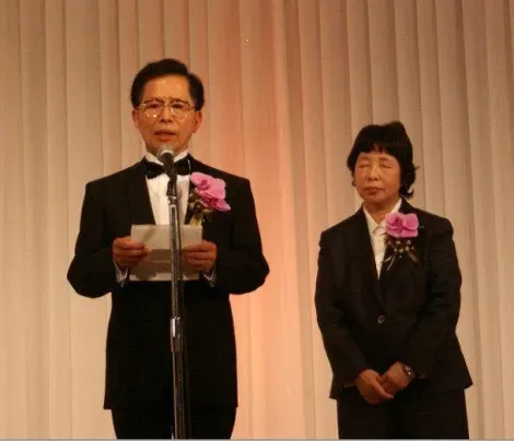 En 2011, Midorikawa fut décoré de l'Ordre du Soleil Levant, 4e Classe, avec Rosette Photo lors de son discours, avec à droite, sa femme.