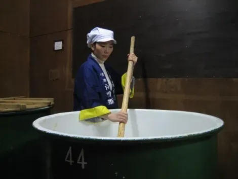 Asako Watanabe es una apasionada del proceso de la producción de sake.