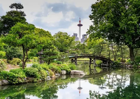 La tour de Kyoto, vue depuis la jardin Shosei-en à Kyoto